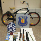 Els lladres van sostreure armes, munició, bicicletes, entre d'altres objectes de valor.