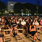 Imagen del público sentado minutos antes de empezar el concierto de los Manel.