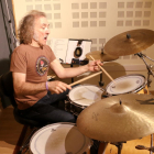 El bateria d'Els Pets, Joan Reig, assajant al seu estudi.