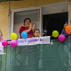una familia de la calle 10 de Bonavista con el arco iris