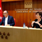 La directora general de Salud Pública, Elena Andradas, y el viceconsejero madrileño de Salud Pública y Plan COVID-19, Antonio Zapatero, durante la rueda de prensa.