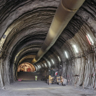 Imagen de los trabajos que se llevan a cabo en el interior del túnel ya perforado.