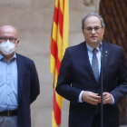 El presidente de la Generalitat, Quim Torra, atendiendo los medios de comunicación con su abogado Gonzalo Boye.