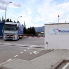 Un camió de l'empresa Padesa afectada per un rebrot de coronavirus a Roquetes.