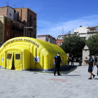 La carpa medicalizada del SEM en la plaza del Dipòsit de Lleida para hacer tests de covid-19.
