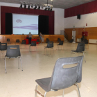 El teatro del instituto Martí i Franquès de Tarragona, con el aforo limitado para garantizar la distancia social entre los alumnos.