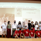 Fotografia de família dels organitzadors i col·laboradors del FITT Noves Dramatúrgies després de la presentació de la setena edició a Tarragona.