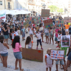Concentración promovida por el AMPA en la plaza de la Fuente, el pasado 29 de junio.