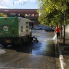 Imatge d'un camió de neteja d'FCC, empresa que serà multada per l'Ajuntament.
