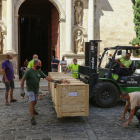 Entrada de una de las grandes cajas en la iglesia de Sant Joan. La mayor hacía más de seis metros.