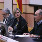 El secretari de Salut Pública, Joan Guix; la consellera de Salut, Alba Vergés, i del cap del Servei de Medicina Preventiva i Epidemiologia de l'Hospital Clínic de Barcelona, Antoni Trilla.