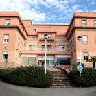 La façana principal de l'hospital de Palamós.