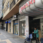Tram del carrer Prat de la Riba on hi ha la botiga d'estètica que va patir un robatori amb violència.