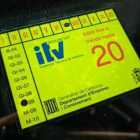 Imatge d'un adhesiu de la Inspecció Tècnica de Vehicle.