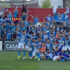 Los jugadores y aficionados de la Lleida en un partido.