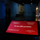 Tablet con uno de los contenidos de la instalación 'Jo soc allò prohibit' de Isaki Lacuesta en el Arts Santa Mònica.