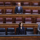 El president del Govern, Pedro Sánchez i els vicepresidents primera, Carmen Calvo i segon, Pablo Iglesias, durant el minut de silenci en record de les víctimes del coronavirus el passat 13 de maig.