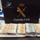 Els prop de 300.000 euros enxampats dins la maleta d'un ciutadà alemany a l'Aeroport de Barcelona