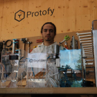 El consejero delegado de Protofy.xyz e impulsor de OxyGEN, Ignasi Plaza, a las oficinas de la empresa en Barcelona.