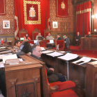 El salón de plenos del Ayuntamiento de Tarragona, durante la sesión plenaria de este viernes.