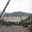 El ejército, trabajando en el nuevo puente