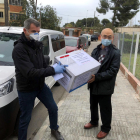 Pla general de la recollida d'una de les donacions que s'han fet als centres hospitalaris de Tortosa per part d'entitats i privats.