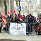 Imatge de la concentració de Doctorands en Lluita davant les portes de l'Audiència de Barcelona.