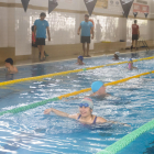 Els assistents van gaudir de la natació per relleus, d'un minipartit de waterpolo i també van iniciar-se a la natació sincronitzada.