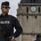 Imagen de archivo de un agente de la policía francesa.