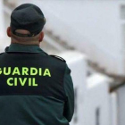 La Guardia Civil han denunciado a dos hombres infringiendo las medidas del estado de alarma para robar 30 kilos de naranjas y limones