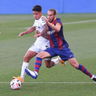 Brugui lucha una pelota contra un rival durante el partido ante el Barça B disputado el domingo en el Estadio Johan Cruyff (1-0).