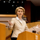 La presidenta de la Comissió Europea, Úrsula Von der Leyen, durant un discurs al Parlament Europeu sobre la crisi del covid-19, a Brussel·les.