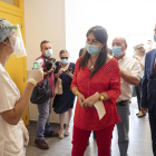 La consejerade Sanidad del gobierno aragonés, Sira Repollés, en el Centro de Salud de Binéfar.