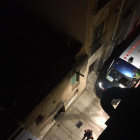 Els Mossos, amb dos joves al carrer Ferrers, la nit de dimarts.