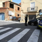 Agentes de la policía local de Constantí haciendo un control al arrer.