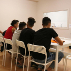 Pla general d'un grup de menors en un centre d'acollida de Badalona el 27 de setembre de 2018