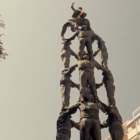 Imagen del monumento de los castellers que aparece en el clip.