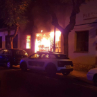 Imagen del fuego que quemó una nave abandonada a la calle Josep M. Prous i Vila.