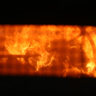 Residus cremant a l'interior d'un forn de la incineradora de Sirusa a Tarragona.
