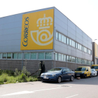 Imagen del centro logístico de Correos en el polígono El Segre de Lleida.