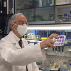 El virólogo Luis Enjuanes, en el Centro Nacional de Biotecnología del CSIC. / CNB-CSIC Comunicación
