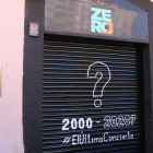 La puerta de acceso a la Sala Zero de Tarragona con la inscripción '2000-2020? #ElÚltimoConcierto'.