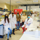 L'equip de la Universitat de La Rioja que ha desenvolupat una vacuna que entrena el sistema immunitari per a destruir tumors.