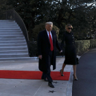 Donald Trump i la seva esposa, Melania Trump, marxen de la Casa Blanca,