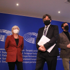 Los eurodiputados Carles Puigdemont, Clara Ponsatí i Toni Comín a la entrada de la vista por el suplicarorio.