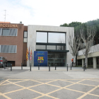 Imagen de la entrada de las oficinas del Barça con los Mossos a dentro haciendo registros el 1 de marzo del 2021.