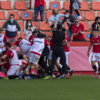 Los jugadores del Nàstic celebran efusivamente el gol de José Aurelio Suárez después del partido contra el Villarreal B.