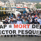 Plano general de la manifestación de pescadores en el puerto pesquero de Sant Carles de la Ràpita.