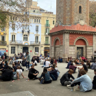 La plaza de la Vila de Gracia, llena de gente.