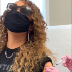 Mariah Carey vacunándose.